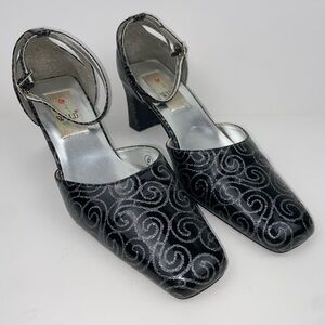 Vintage Heels Wild Rose Size 8 Black + Silver Closed Toe